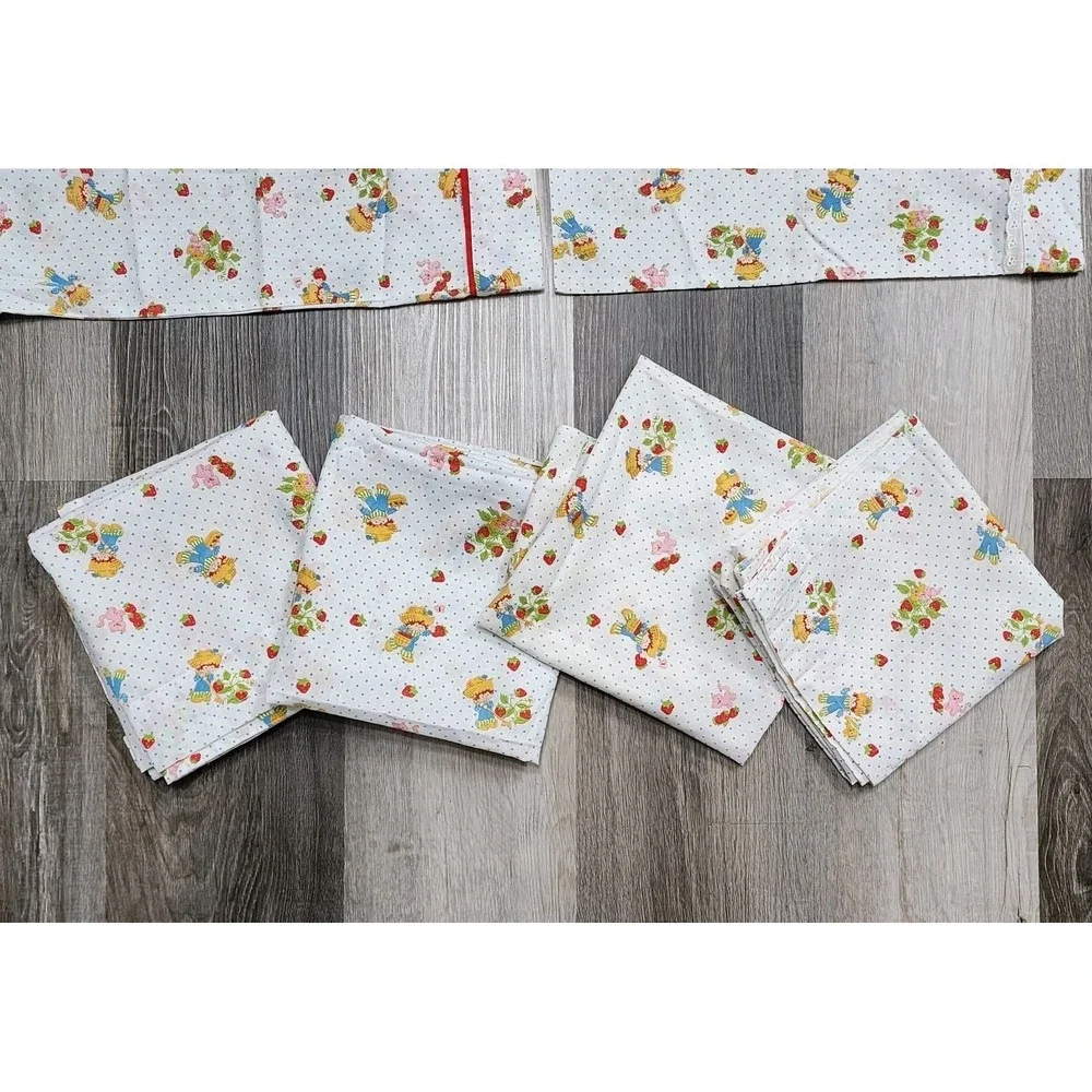 Strawberry Shortcake Huckleberry Pie Pupcake & Custard Curtains‎ & Pillowcases